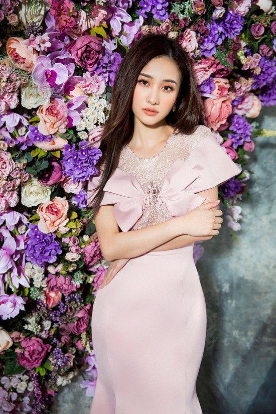 Hoa khôi phim 'Tháng năm rực rỡ' diện váy áo màu pastel