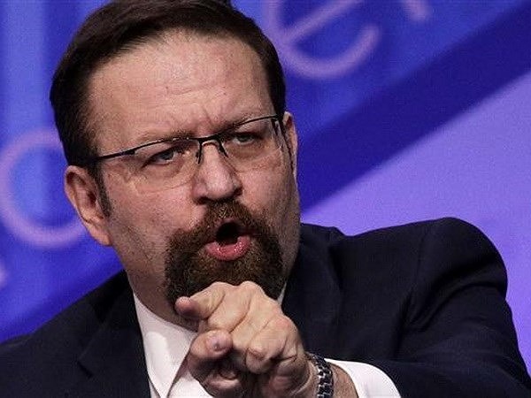 Ngày 25/8, Phó Trợ lý của Tổng thống Donald Trump, ông Sebastian Gorka đã trở thành quan chức mới nhất trong Hội đồng An ninh quốc gia rời khỏi Nhà Trắng.  Trong một tuyên bố, một quan chức Nhà Trắng nêu rõ: 