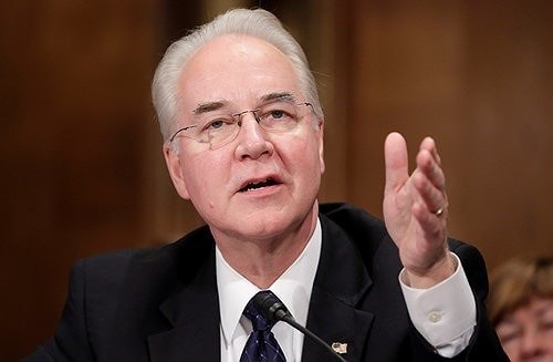 Ngày 29/9/2017, Ông Tom Price, Bộ trưởng Y tế và dịch vụ nhân sinh Hoa Kỳ từ chức, trở thành bộ trưởng đầu tiên trong nội các chính phủ của ông Trump rời cương vị.  Quyết định xin từ chứccủa ông Tom Price được công bố trong bối cảnh dư luận chỉ trích ông gay gắt vì những chuyến công du bằng máy bay thuê của tư nhân tốn kém hàng trăm ngàn USD.
