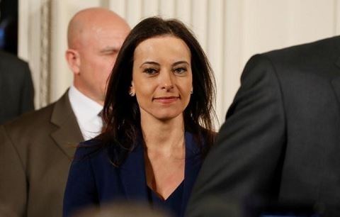 Dina Powell, phó cố vấn an ninh quốc gia của Tổng thống Donald Trump, đang có kế hoạch rời Nhà Trắng vào đầu năm 2018. Tuy nhiên, theo truyền thông Mỹ, khác với những cố vấn khác, từng phải từ chức vì có bất đồng với Tổng thống Trump, bà Powell lại ra đi trong khi vẫn có mối quan hệ tốt với người đứng đầu Nhà Trắng.