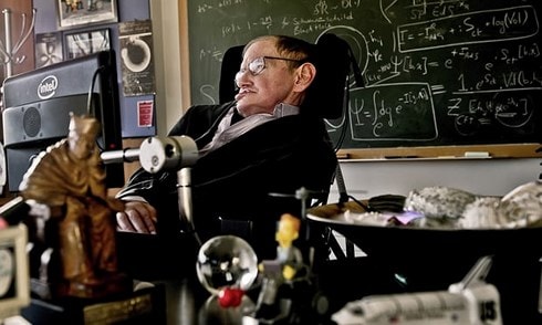 Nhà khoa học huyền thoại Stephen Hawking qua đời ở tuổi 76. Ảnh: The Guardian.