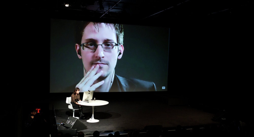 Edward Snowden trong một buổi trò chuyện trực tuyến vào năm 2014.