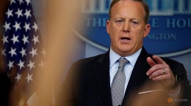 Thư ký báo chí Nhà Trắng Sean Spicer từ chức ngày 21/7, chấm dứt nhiệm kỳ ngắn ngủi và đầy hỗn loạn của ông trong bối cảnh những biến động lớn trong nội các của tổng thống Donald Trump. Truyền thông Mỹ đưa tin ông Spicer từ chức vì không hài lòng với việc tổng thống Trump bổ nhiệm giám đốc truyền thông mới.