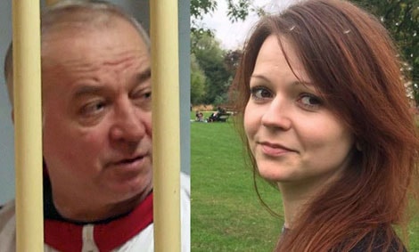 Cựu điệp viên hai mang của Nga Sergei Skripal và con gái. Ảnh: Tòa án Quân đội Moscow.