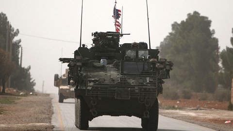 Quân đội Mỹ hoạt động ở thành phố Manbij thuộc tỉnh Aleppo của Syria hồi năm ngoái. 