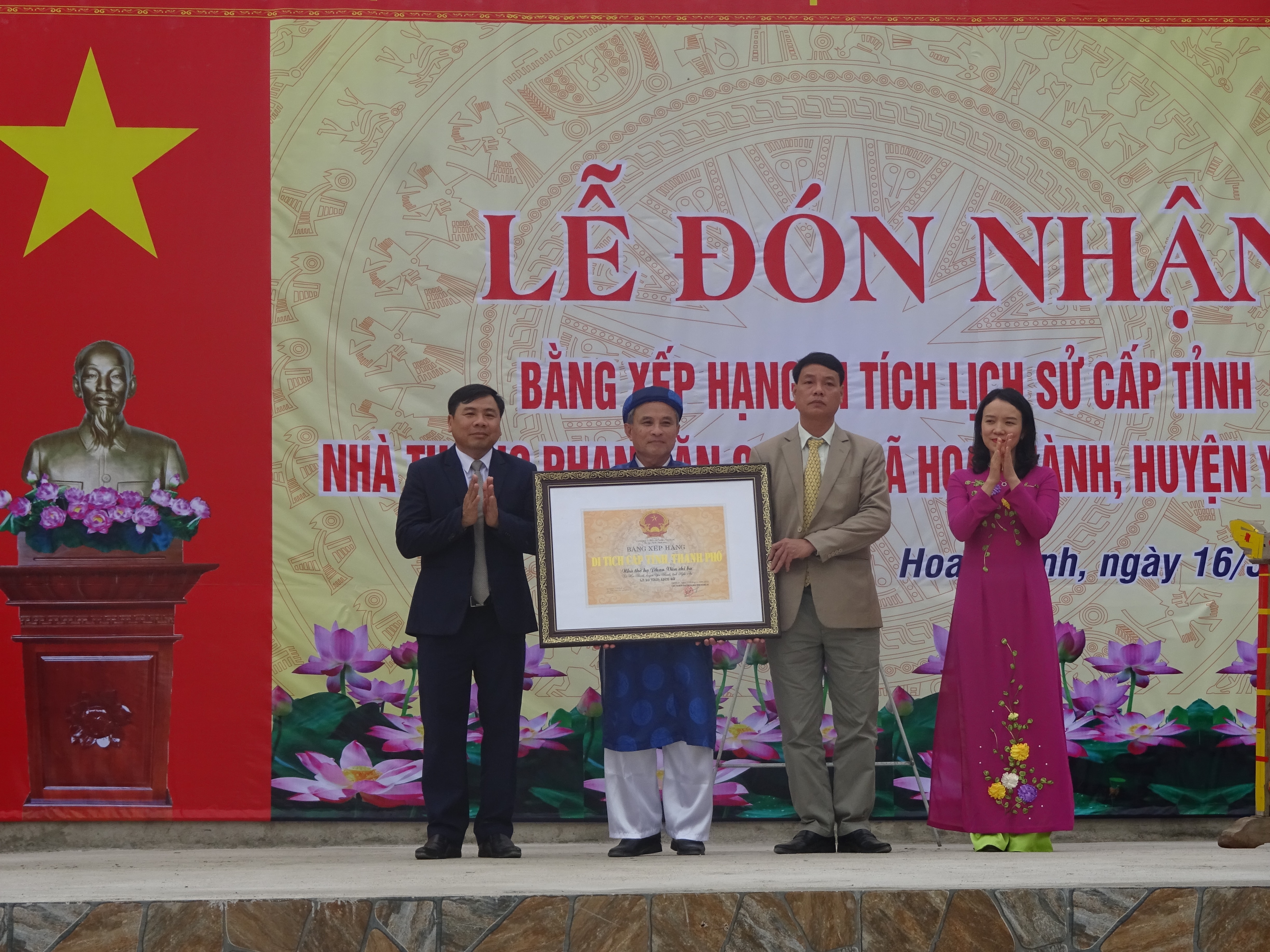 Trao bằng công nhận di tích lịch sử văn hóa cấp tỉnh cho nhà thờ họ Phan Văn
