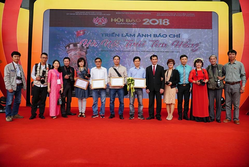 tác giả đoạt giải