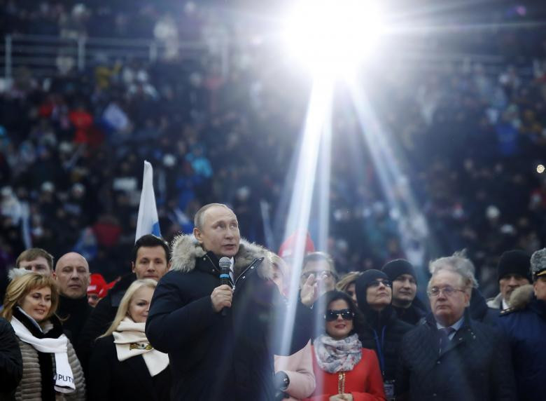 Tổng thống Nga Vladimir Putin phát biểu trong một cuộc mít tinh để ủng hộ quyết định của ông trong cuộc bầu cử tổng thống sắp tới tại sân vận động Luzhniki ở Moscow, Nga ngày 3 tháng 3 năm 2018. 