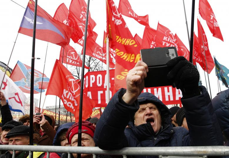 Mọi người tham gia vào một cuộc mít tinh ủng hộ các cuộc bầu cử công bằng do các đảng cánh tả và các phong trào tổ chức tại Moscow, Nga ngày 10 tháng 3 năm 2018. 