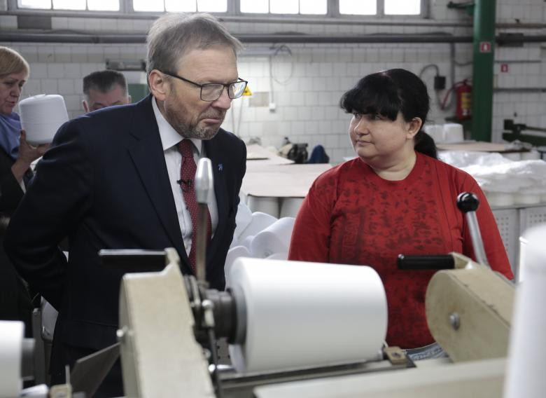 Ứng cử viên tổng thống Boris Titov thăm nhà máy sản xuất sợi và sợi xoắn 