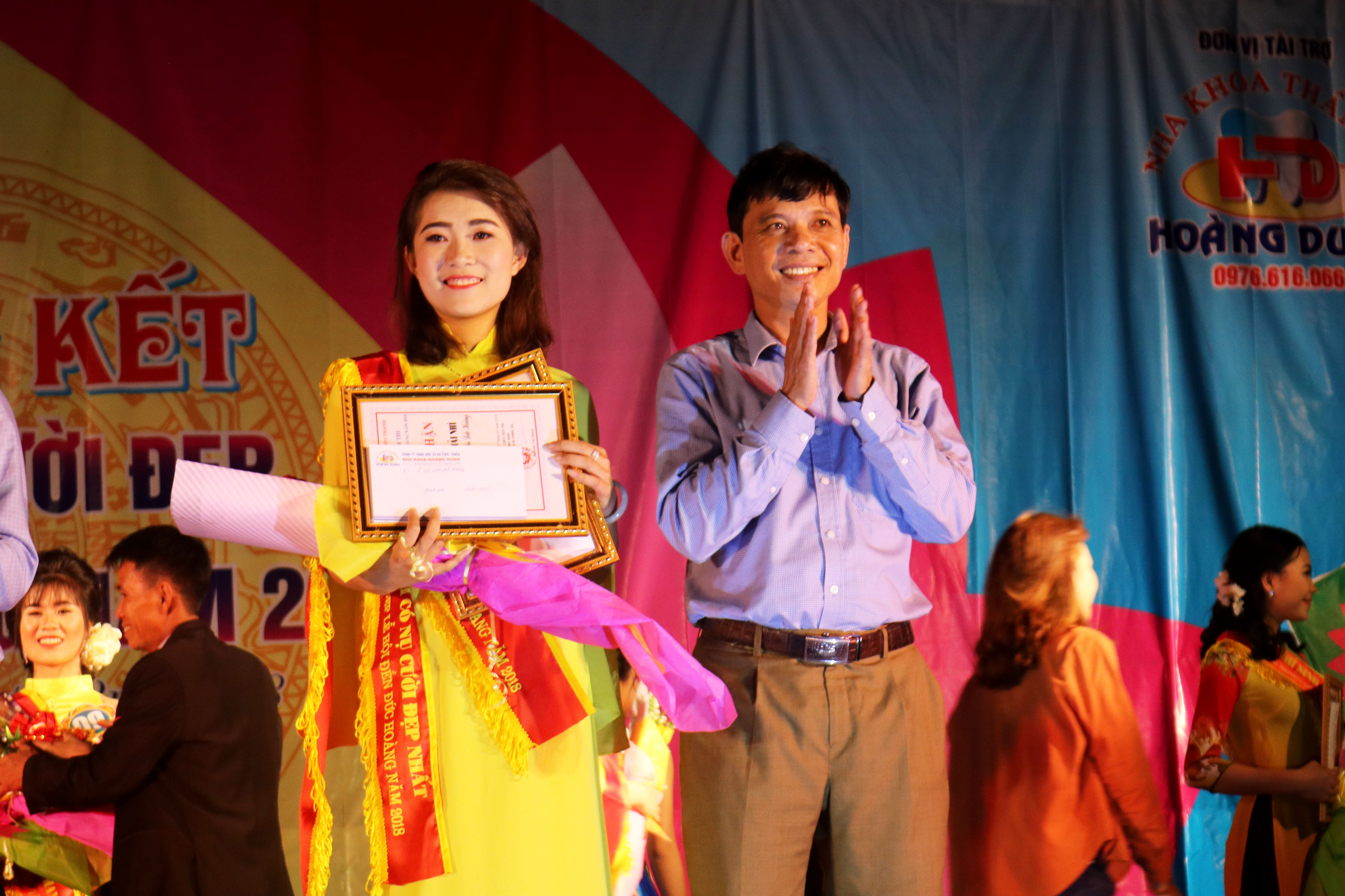Thí sinh Đinh Thị Kim Oanh mang SBD 2 đạt giải Nhì và giải thí sinh có nụ cười đẹp nhất. Ảnh: Huy Thư