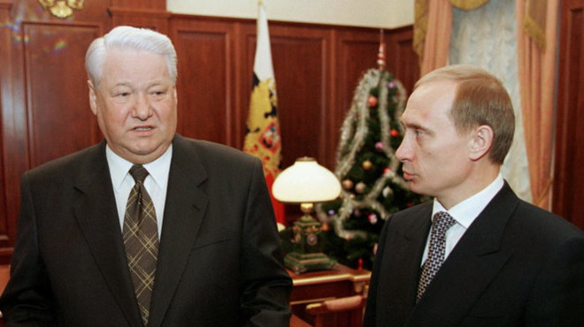 Tháng 8.1999, Tổng thống Nga khi đó là Boris Yeltsin đã chọn ông Putin - một chính khách trẻ tuổi nhưng tài năng làm thủ tướng thay thế cho cho ông Sergei Stepashin.  Đến ngày 31.12.1999, Tổng thống Boris Yeltsin tuyên bố từ chức và chỉ định vị Thủ tướng trẻ Vladimir Putin làm người kế nhiệm.