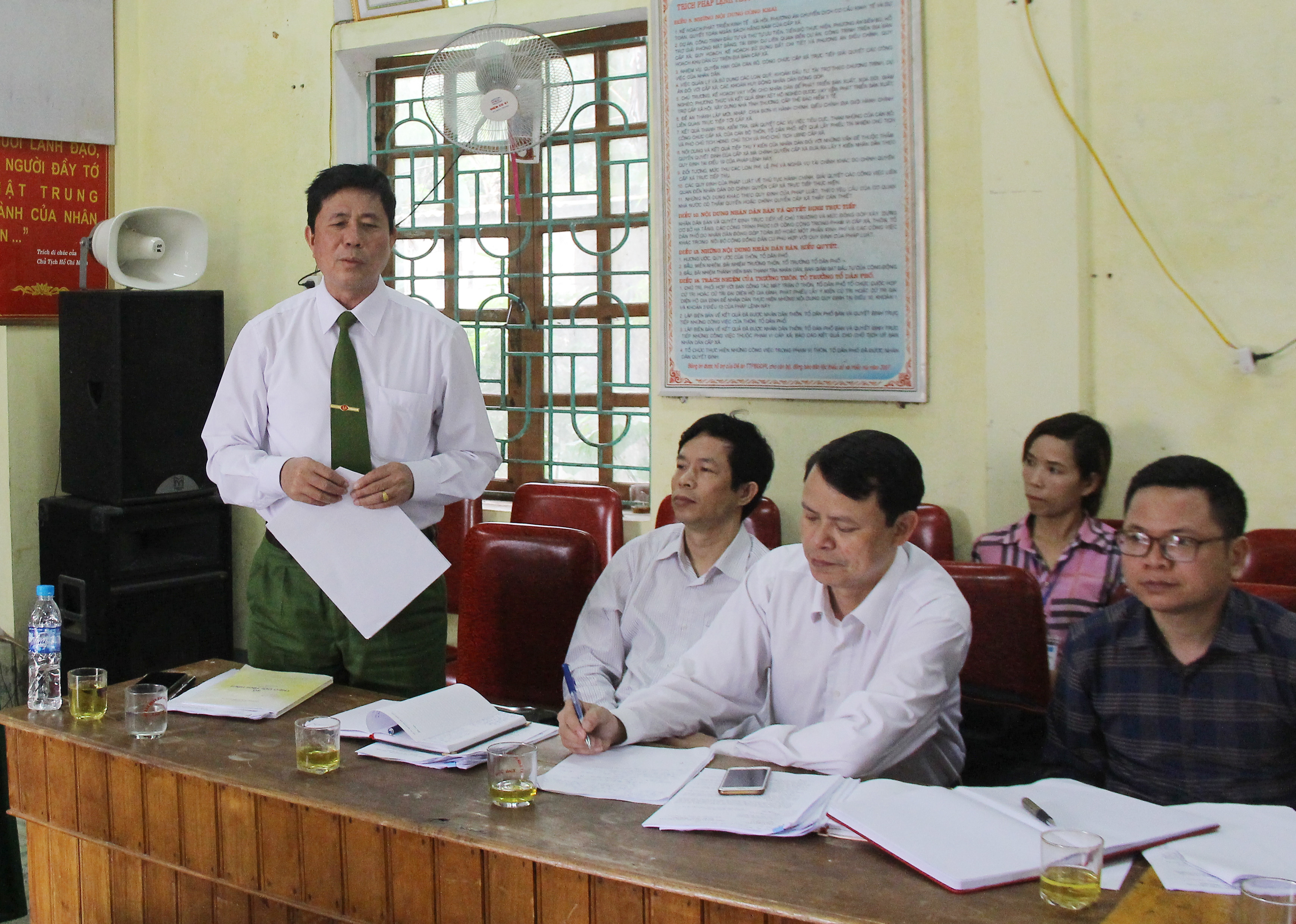 Đại diện lãnh đạo Cảnh sát PCCC tỉnh phát biểu tại cuộc làm việc với UBND xã Thanh Lâm.