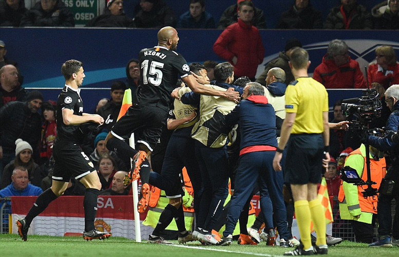 Các cầu thủ Sevilla ăn mừng chiến thắng trước Man Utd. Ảnh: Internet