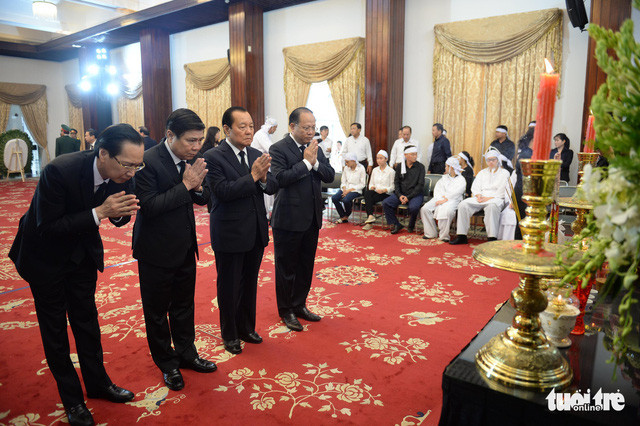 Lãnh đạo TP.HCM đến viếng nguyên Thủ tướng Phan Văn Khải - Ảnh: THUẬN THẮNG