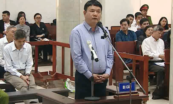 Ông Đinh La Thăng trả lời thẩm vấn tại phiên tòa