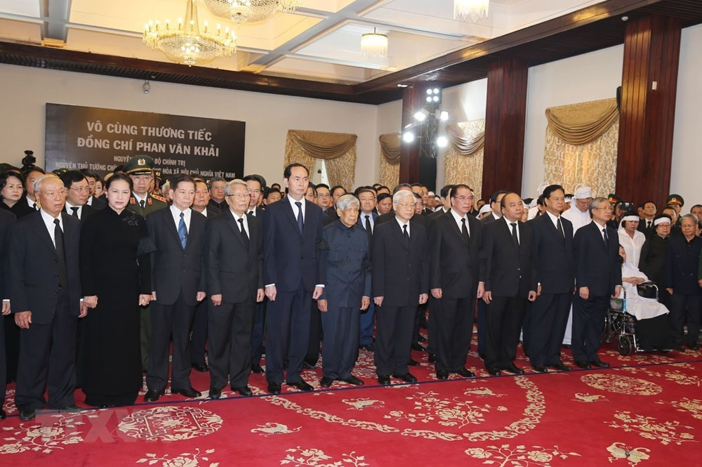 Các vị lãnh đạo, nguyên lãnh đạo Đảng, Nhà nước viếng nguyên Thủ tướng Phan Văn Khải. Ảnh: Trí Dũng/TTXVN
