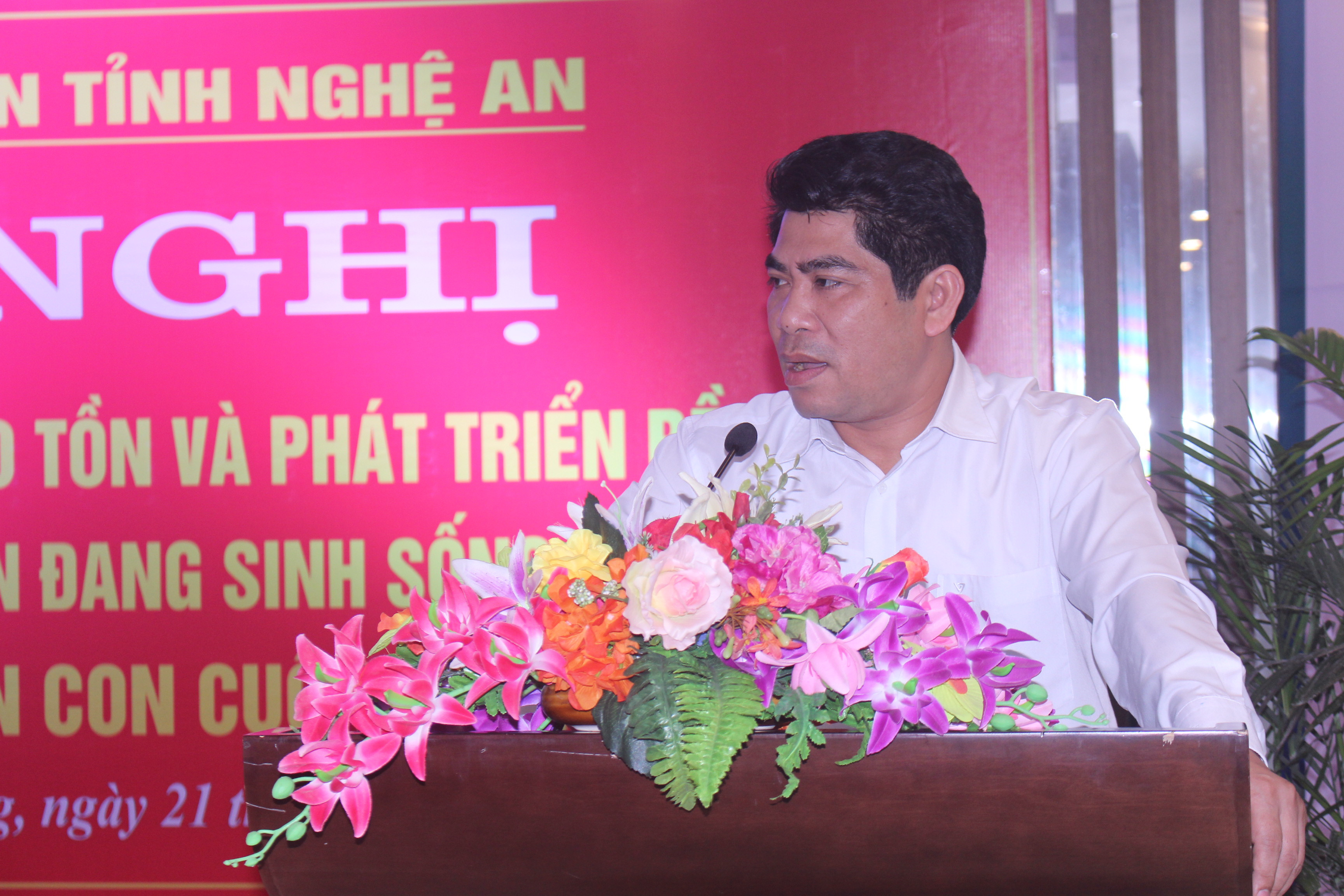Ông Vi Văn Sơn - Chủ tịch UBND huyện Con Cuông phát biểu tại hội nghị. Ảnh Đ.T