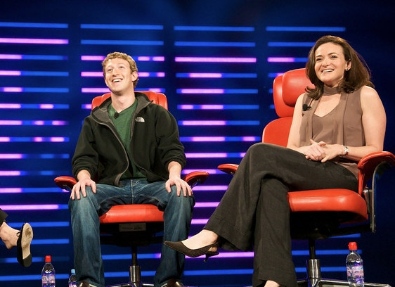 Dẫu vậy, Google không phải là điểm dừng chân cuối cùng mà Sandberg mong muốn. Tháng 3/2008, Sheryl Sandberg chính thức trở thành giám đốc điều hành (COO) của Facebook sau 6 tuần bàn bạc với CEO trẻ tuổi Mark Zuckerberg. Tuyển dụng Sandberg là một trong những quyết định sáng suốt nhất của Zuckerberg