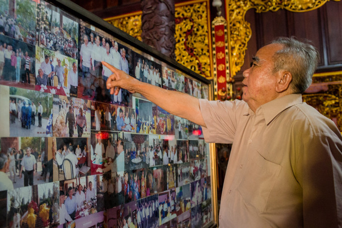 Ông Hưng cho biết, đình làng đang lưu giữ hàng trăm tấm ảnh kỷ niệm về nguyên Thủ tướng và các hội viên trong đình. 