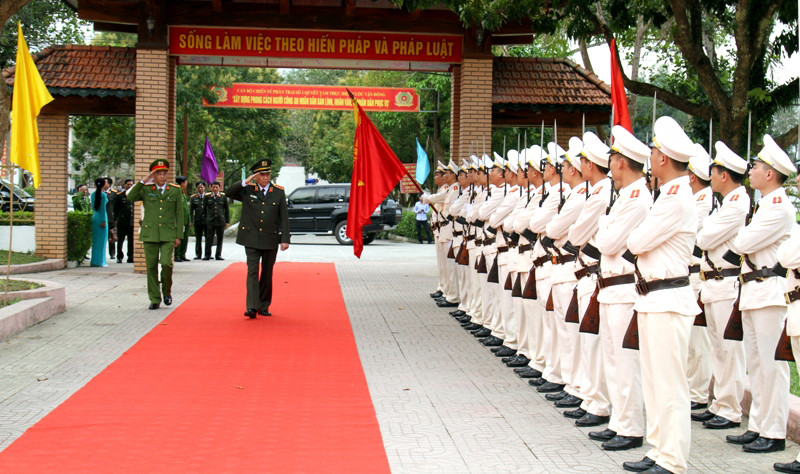 Bộ trưởng Công an Tô Lâm thăm Trại giam Số 6 trong chuyến công tác ở Nghệ An ngày 16/3. Ảnh: Tiến Hùng