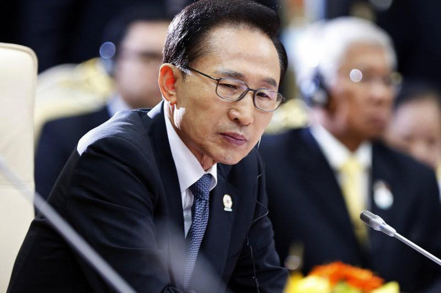 Cựu tổng thống Hàn Quốc Lee Myung Bak tại một hội nghị thượng đỉnh ở Phnom Penh, Campuchia năm 2012.  Ảnh: Reuters