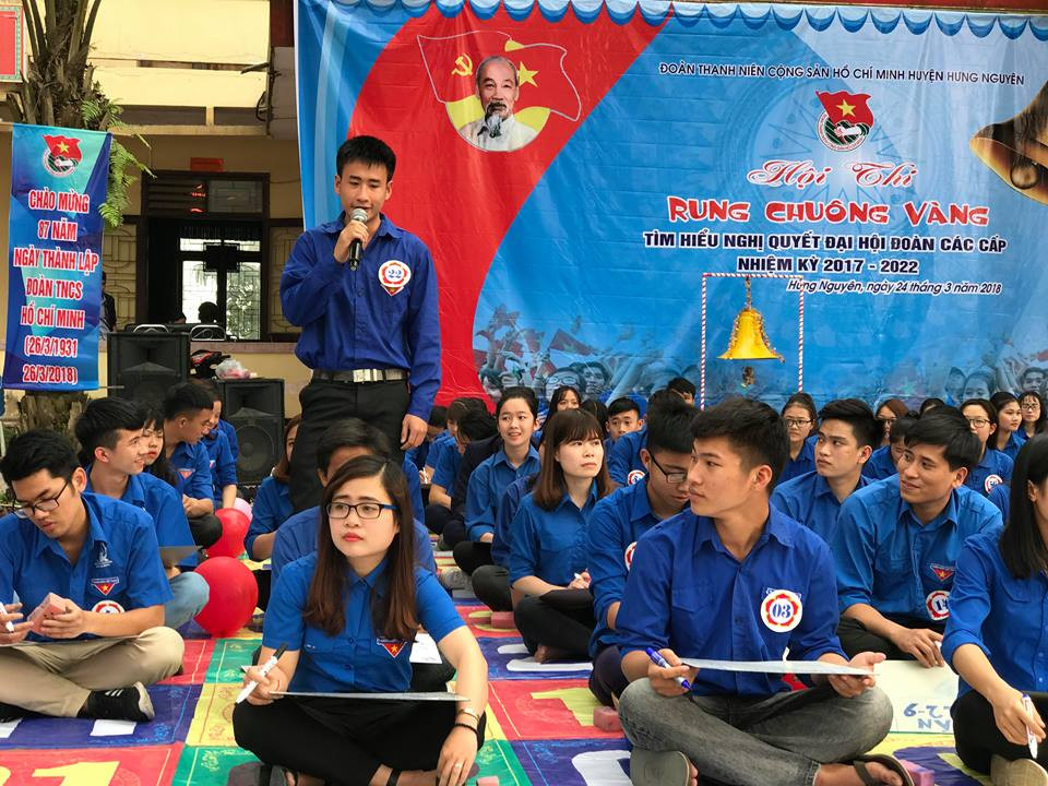 Đoàn trường THPT Thái Lão, Hưng Nguyên tổ chức thi rung chuông vàng. Ảnh: Ngọc Mai