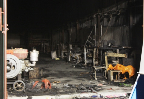 Vụ hỏa hoạn xảy ra khoảng 16h30 ngày 29/7/2011 tại một công ty da giày tư nhân ở xã Tân Dân (An Lão, Hải Phòng). Theo một số nhân chứng, để đối phó với con bão Nock-ten đang tiến vào đất liền, công ty da giày đã thuê người đến hàn cột chống sét. Trong lúc hàn, tia lửa đã bén sang đám mút xốp, nguyên liệu sản xuất giày và bùng cháy. Vụ hỏa hoạn đã làm 13 công nhân chết vì ngạt và bỏng, 25 người khác bị thương được cấp cứu tại Bệnh viện An Lão, Kiến An và Việt Tiệp. Em trai của chủ xưởng thoát ra đầu tiên, nhưng đã lao vào cứu người nên cũng chết cháy.