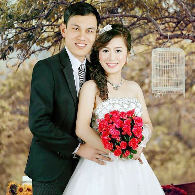 Vợ chồng Phạm Đình Khoan – Nguyễn Thị Tài hạnh phúc trong ngày cưới. Ảnh: Công Kiên
