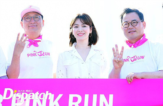 Song Hye Kyo tràn đầy năng lượng khi tham gia các hoạt động trong sự kiện marathon nâng cao nhận thức về căn bệnh ung thư vú.