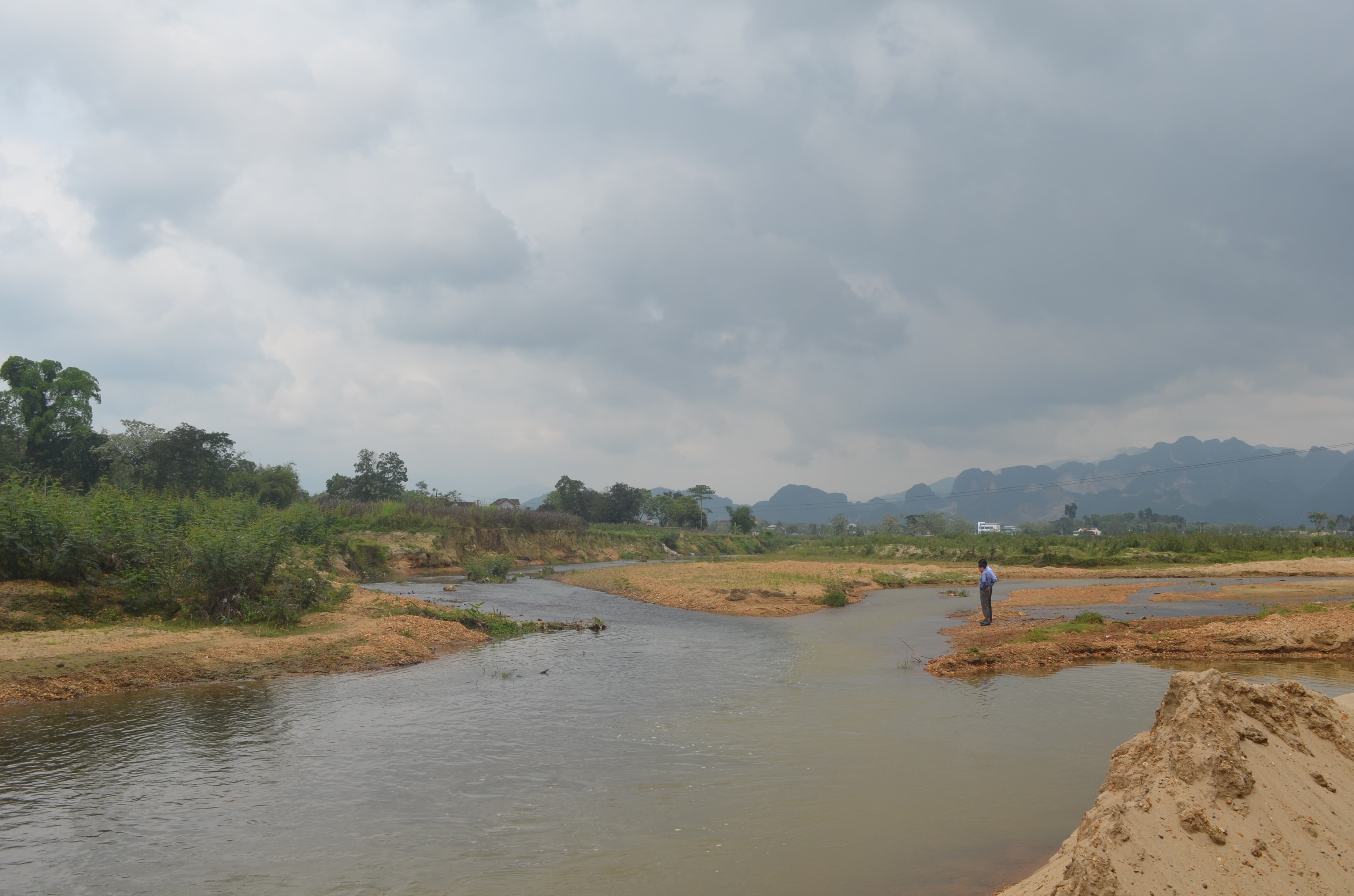 Lãnh đạo Phòng TN&MT huyện Quỳ Hợp xác nhận, hệ thống đường ống dẫn nước ở thị trấn đã bị xuống cấp; còn nguồn nước mà đơn vị cấp nước sử dụng tạo nước sinh hoạt cho người dân thị trấn cũng đã bị ô nhiễm. 