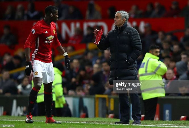 HLV Mourinho và Pogba đang 