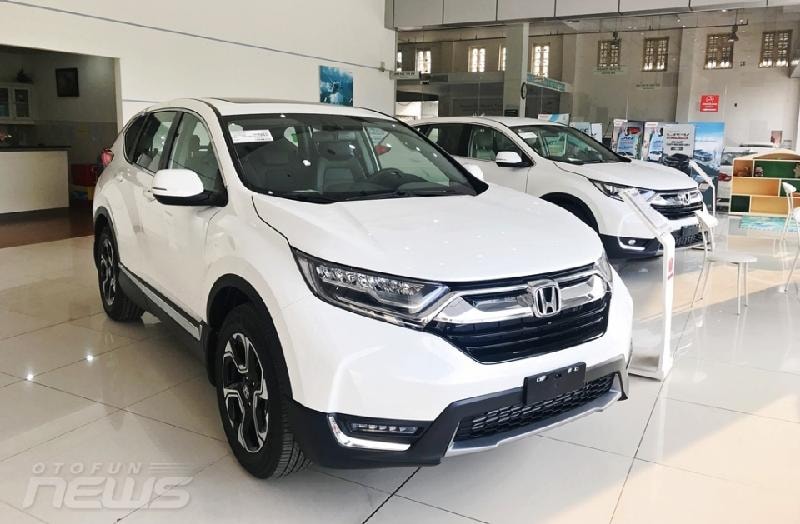 CR-V 2018 với giá bán rẻ hơn trước sẽ bắt đầu đến tay khách hàng đặt trước vào cuối 3/2018.