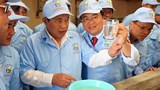 Chủ tịch UBND tỉnh kiểm tra các mô hình kinh tế ở Quỳnh Lưu