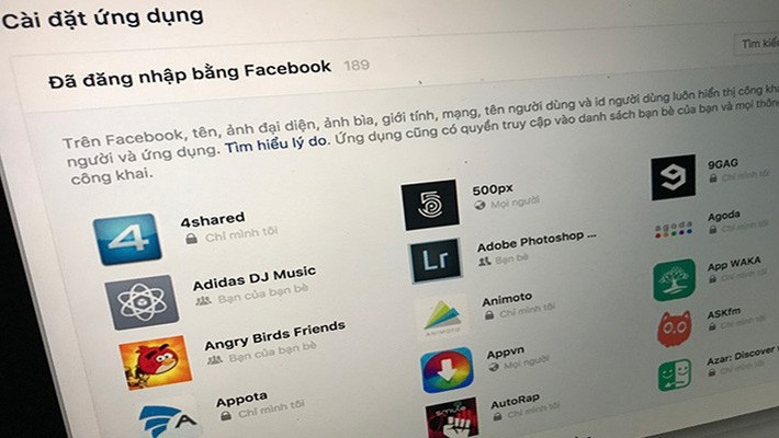 Nhiều ứng dụng yêu cầu cấp quyền nhiều thông tin của người dùng, các hacker lợi dụng những lỗ hổng từ Facebook để chiếm những quyền trên.