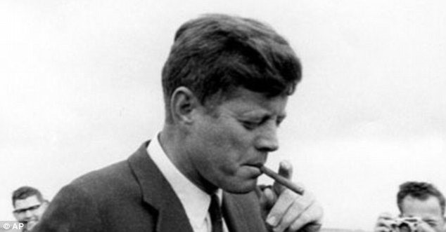 Trước khi ký lệnh cấm vận, Tổng thống John F. Kennedy đã nhập 1.200 điếu xì gà Cuba: Ngày 2/2/1962, Tổng thống Mỹ đã bảo thư ký báo chí, Pierre Salinger, mua càng nhiều xì gà Cuba loại ông thích càng tốt. Salinger mua được 1.200 điếu trước khi lệnh cấm vận kinh tế có hiệu lực. Ngày nay, lệnh cấm vận với Cuba đã được nới lỏng, công dân Mỹ có thể đem lượng hàng hóa trị giá 400 USD từ Cuba về nước, nhưng trong số đó rượu và thuốc lá chỉ được chiếm 1/4 tổng giá trị.