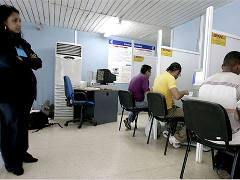 Dù nằm ngay bên cạnh Mỹ, Cuba là một trong những nước khó kết nối Internet nhất thế giới. Ở Cuba, truy cập Internet là một điều rất hiếm hoi. Cho đến tận tháng 7/2015, chỉ những người làm việc trong Chính phủ và những người chịu trả hơn 4 USD mỗi giờ tại các điểm truy cập mới có thể kết nối mạng.