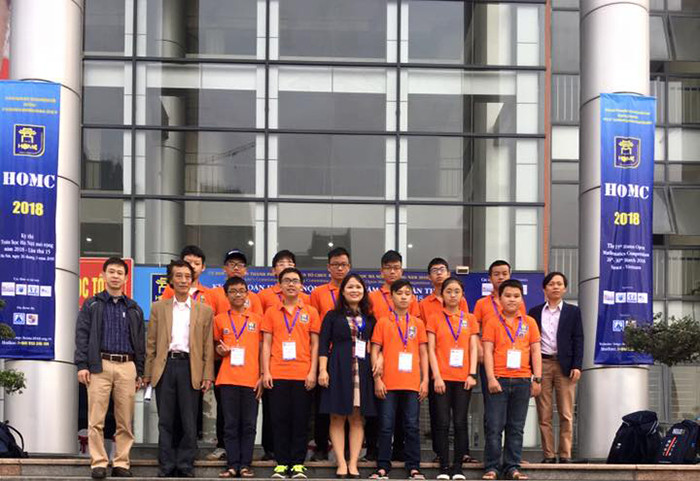 Đội tuyển Nghệ An tham dự kỳ thi toán mở rộng tại Hà Nội. Ảnh: NVCC