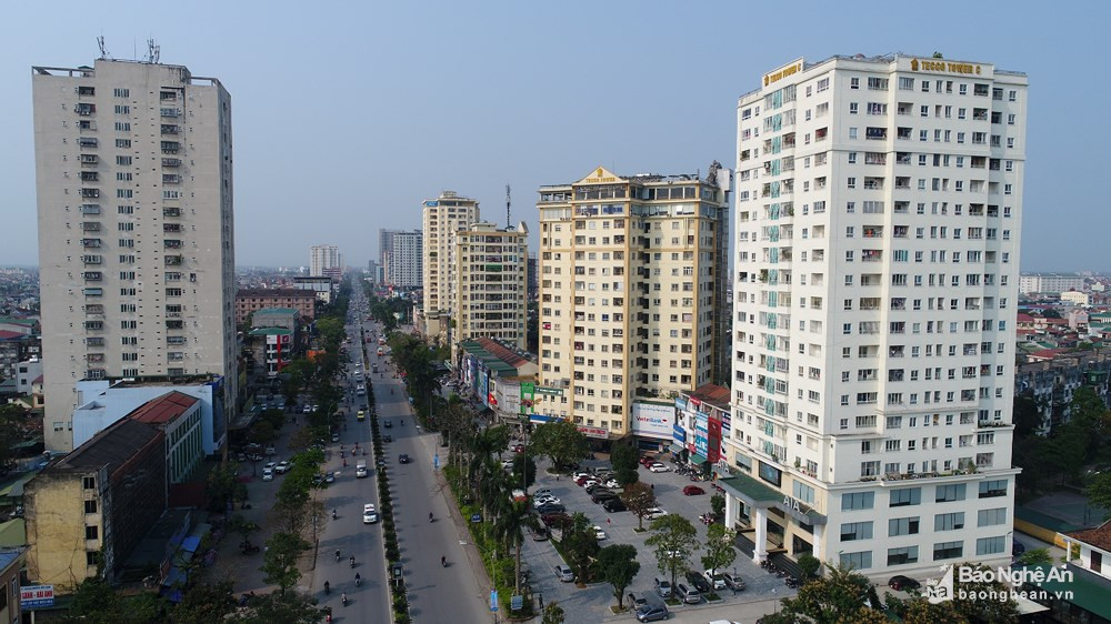 Nghệ An được dự báo có nắng, nhiệt độ vào khoảng từ 22-27 độ C. Trong ảnh: Đường phố Quang Trung với những tòa chung cư cao tầng hiện đại. Ảnh tư liệu