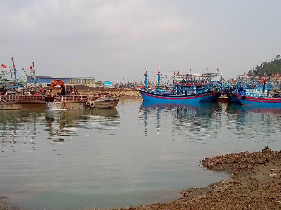 Đầu năm 2018, huyện Quỳnh Lưu có nhiều tàu cá công suất lớn đăng ký đánh bắt tại Hoàng Sa và Trường Sa. Ảnh: Như Thủy