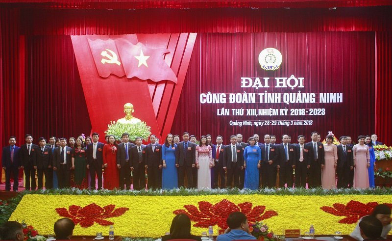 BCH LĐLĐ tỉnh khóa 13 ra mắt Đại hội. Ảnh: Đài PTTH Quảng Ninh.