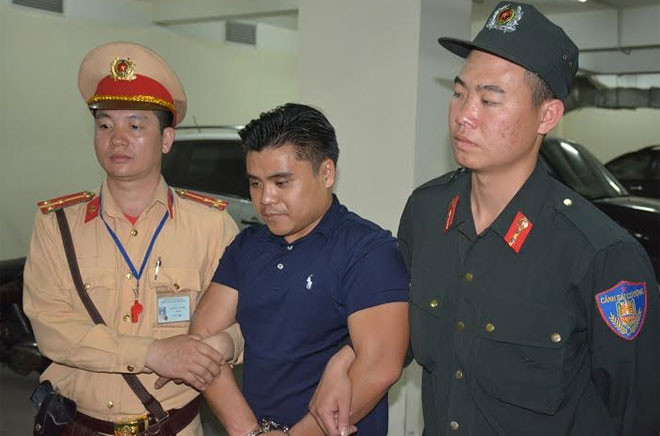 Đối tượng Phan Tha Vong bị bắt giữ cùng 100 bánh heroin.