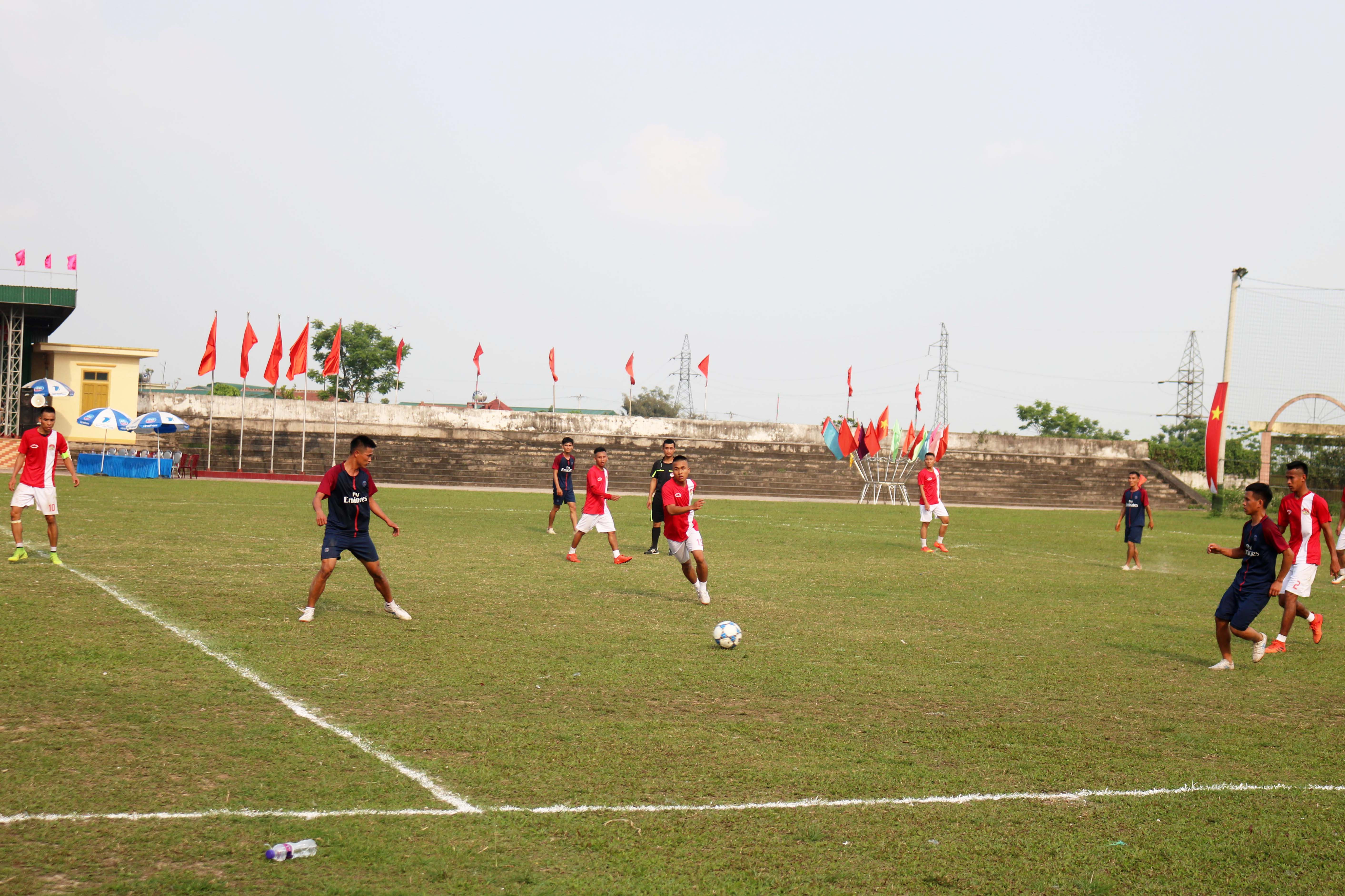 Trận đấu bóng đá giữa đội tuyển Đô Lương và Tân Kỳ