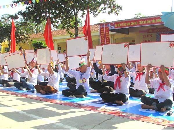 Thi Rung chuông vàng tìm hiểu chính sách BHXH, BHYT tại huyện Nghĩa Đàn. Ảnh tư liệu