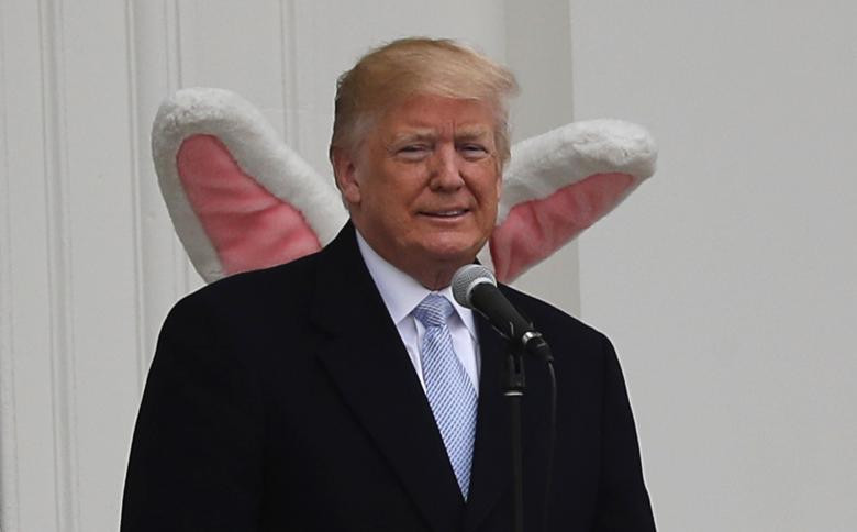 Tổng thống Trump xuất hiện trên Cảng Nam của Nhà Trắng với Bunny Phục Sinh 