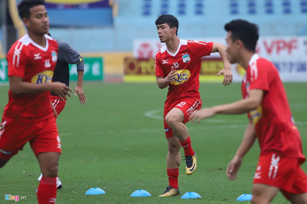 Xuan Truong, Cong Phuong tap kin truoc tran quyet dau voi CLB Ha Noi hinh anh 1