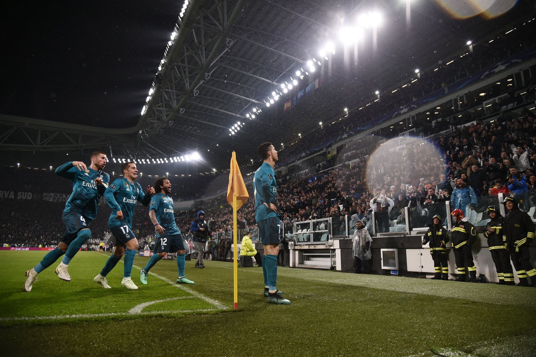 Ronaldo lại gieo sầu cho Buffon và Juventus. Ảnh: UEFA