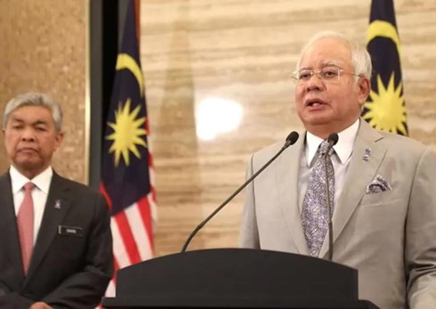 Ông Najib Razak phát biểu trên truyền hình tuyên bố giải tán quốc hội. 