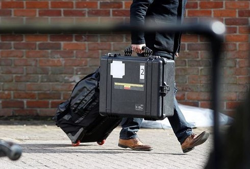 Các chuyên gia của OPCW đến Salisbury, nơi xảy ra vụ đầu độc cựu điệp viên ở Anh, vào ngày 21/3. Ảnh: Reuters.