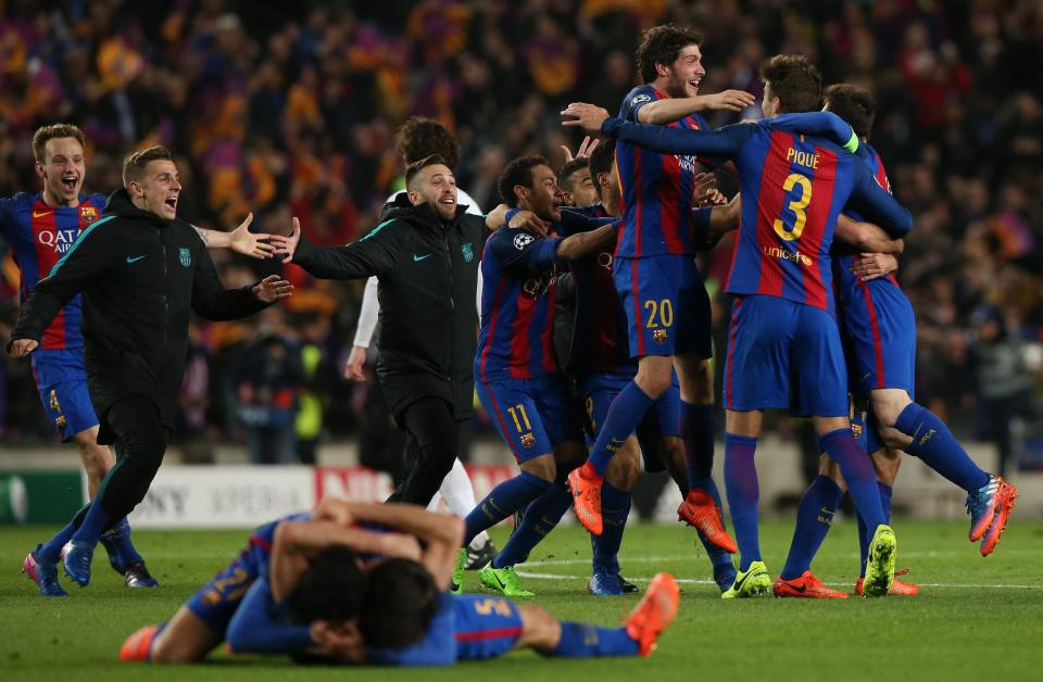 Các cầu thủ Barcelona ăn mừng bàn thắng ấn định tỉ số 6 - 1 của Roberto. Ảnh: Internet
